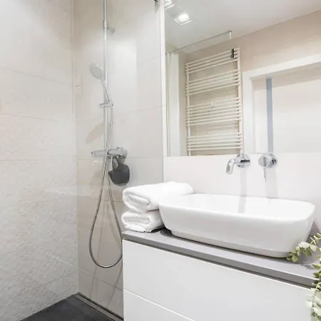 Apricot 3 Mokotow Ac&parking 바르샤바